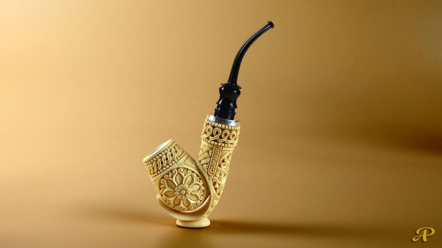 Rosette Meerschaum Pipe